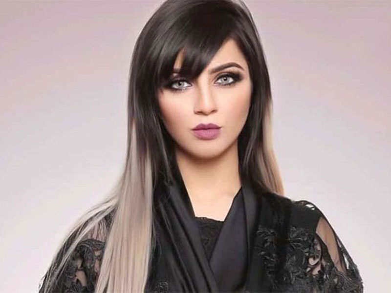 بالفيديو: ممثلة سعودية تعطل حركة المرور أثناء افتتاح أحد المحلات!